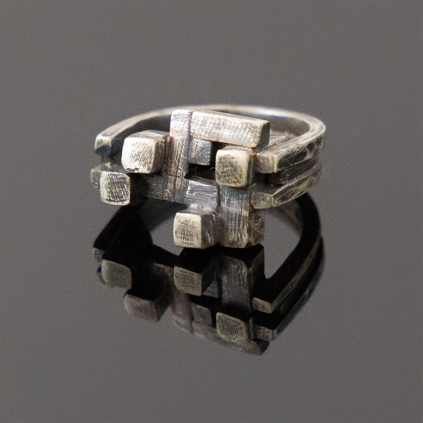 Linearis 4 Cube Ring