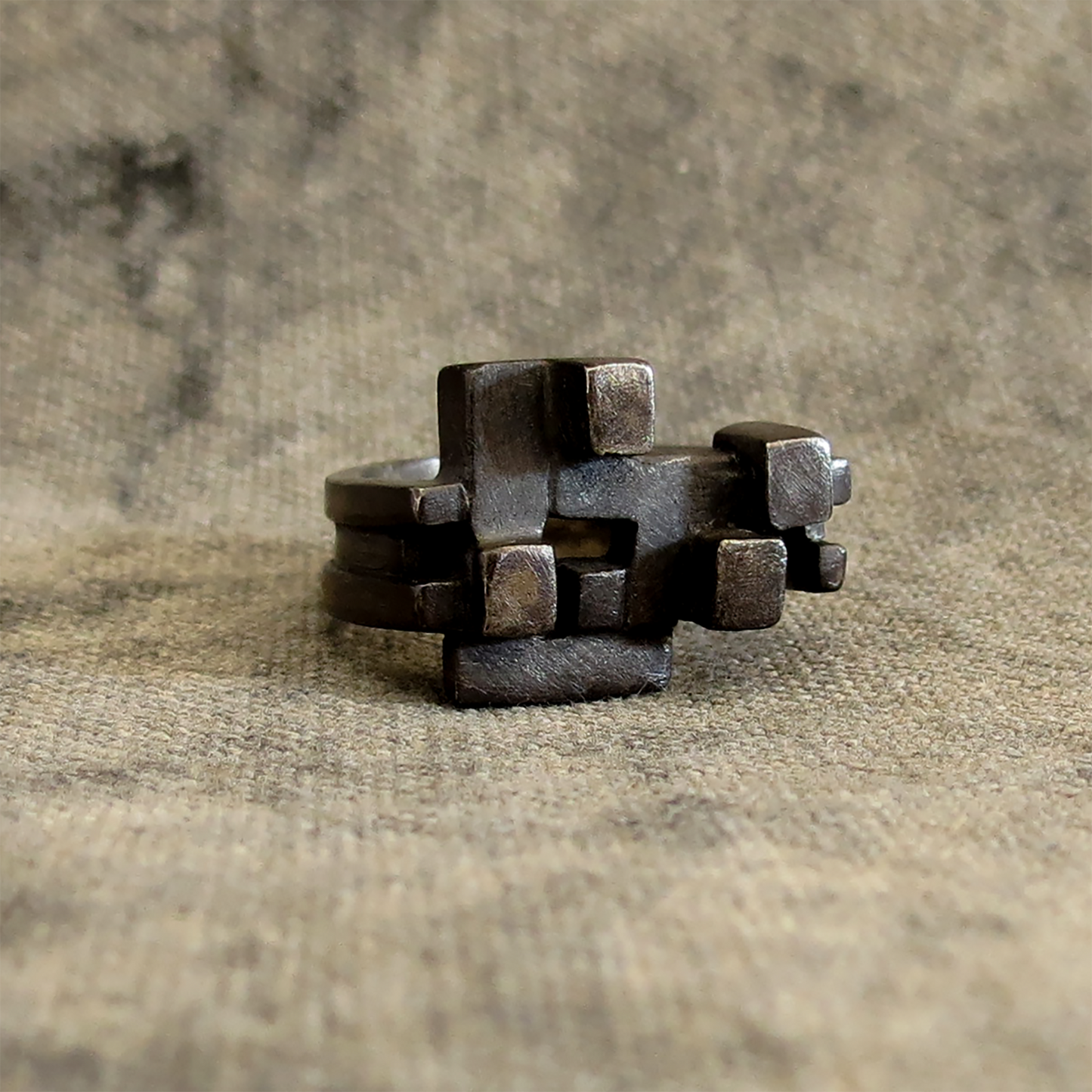 Linearis 4 Cube Ring